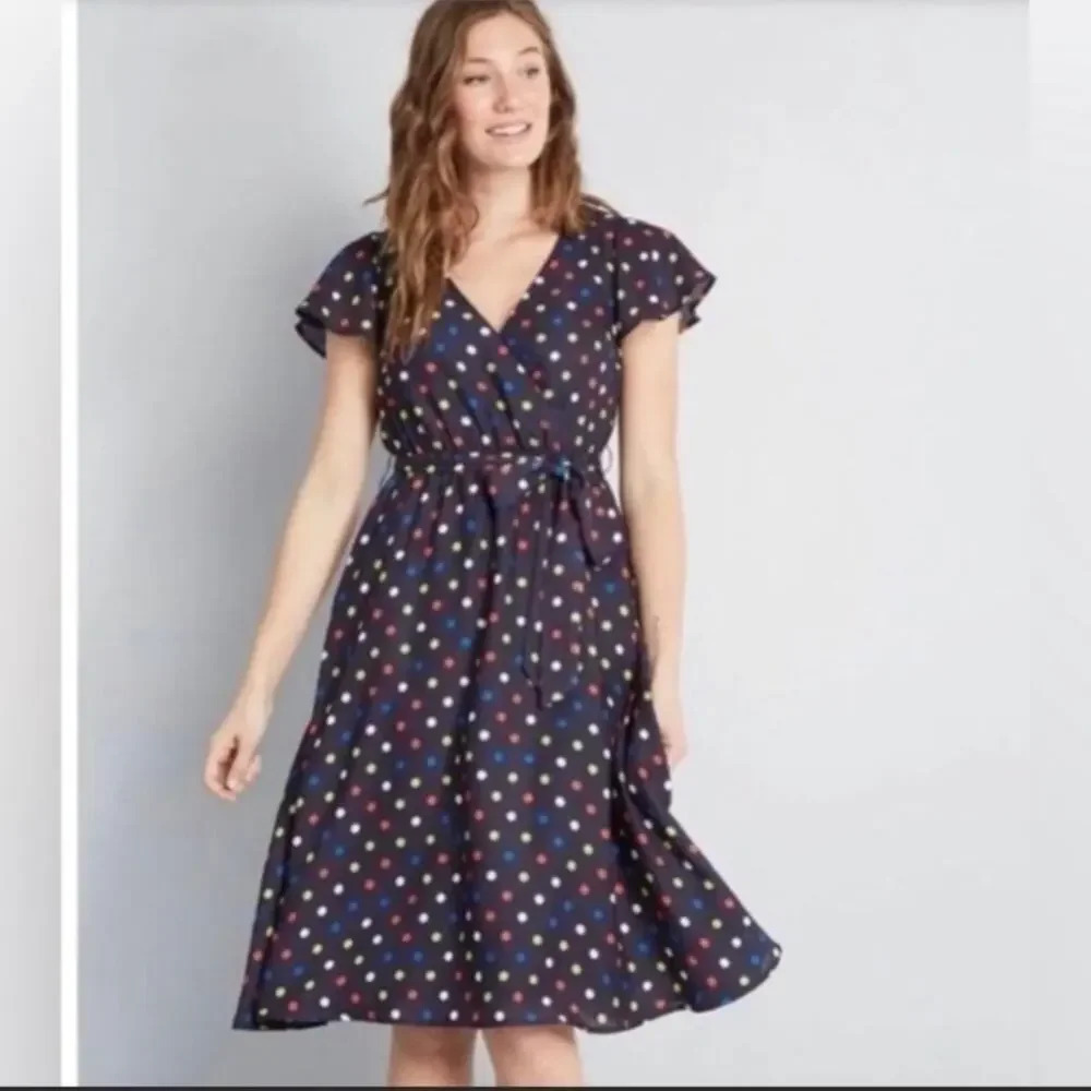 Modcloth fits of bliss short sleeve navy polka dot dress sz M